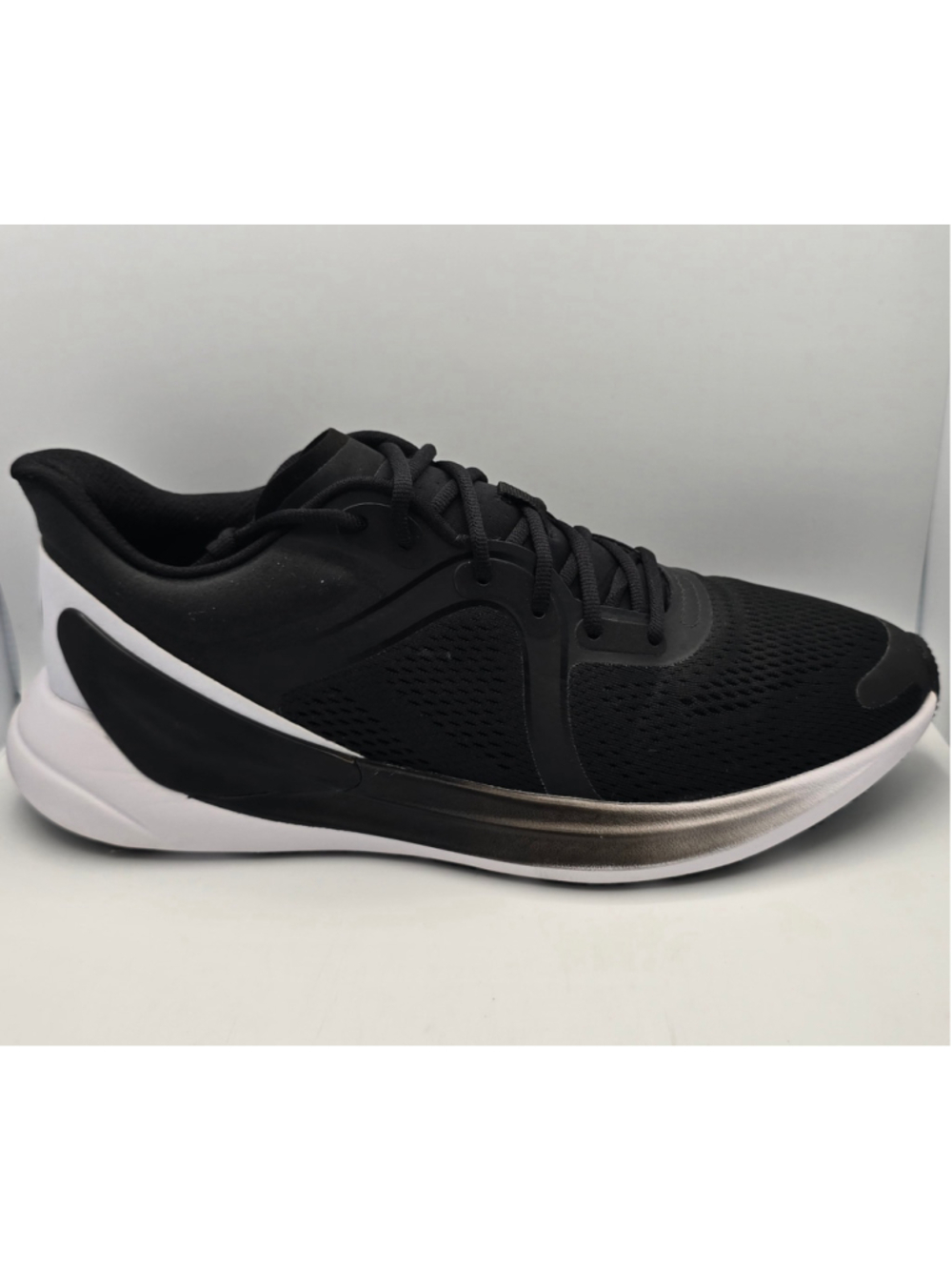 Men's Lululemon Athletic Sneakers in Black and White Men's 9